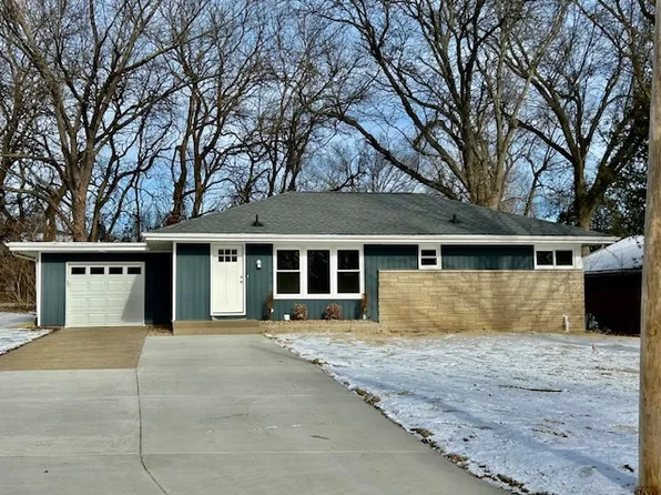 135 Eastview Dr, Normal, IL 61761