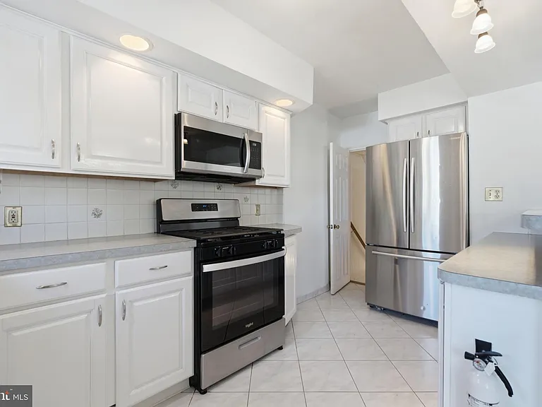 1108 Cobbs St — Photo 8