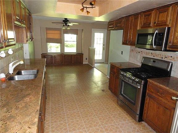 4th image of 11405 Madrid Dr