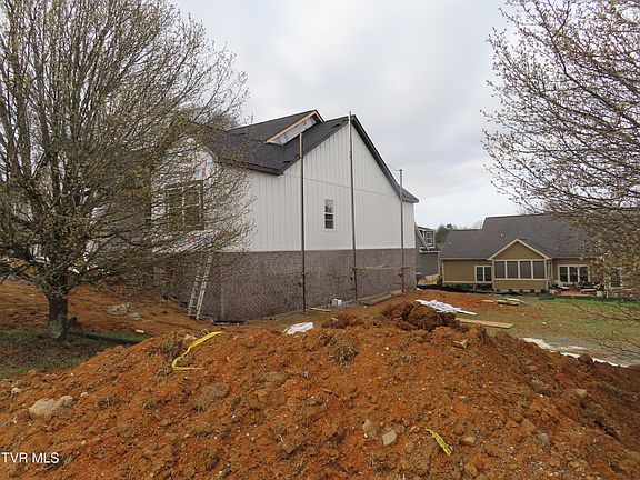 4th image of 114 Creek Side Ct