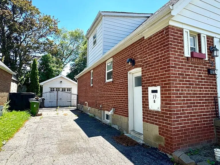 19 Westchester Rd #BASEMENT — Photo 1