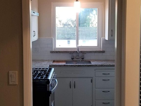 4th image of 1734 Davis St #4