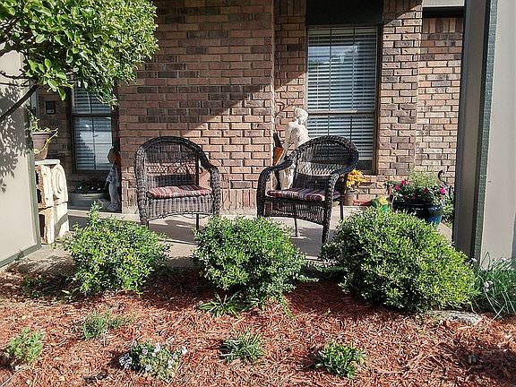 3rd image of 1401 Sedalia Dr