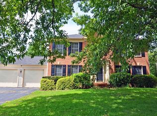 6216 Secret Hollow Ln, Centreville, VA 20120
