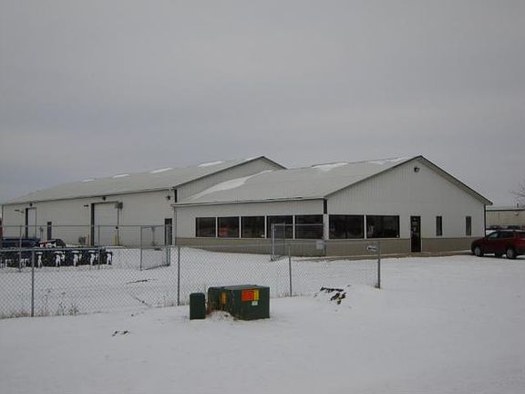 3rd image of 3825 Shadowwood Dr NE
