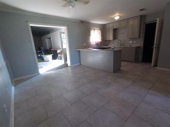 3rd image of 700 E Glendale St