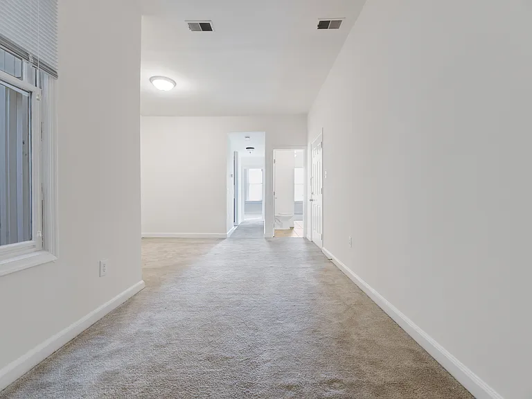 650 D St SE #1 — Photo 6