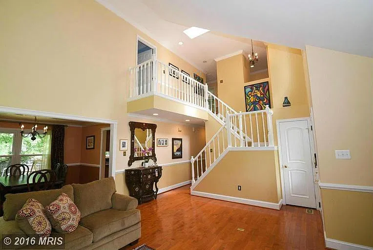 6 bed, 3.5 bath, 3770 sqft, $5,000 — Photo 3