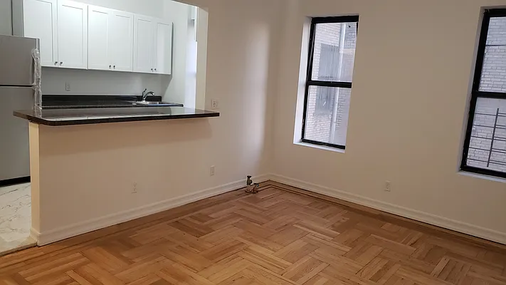 Rented by Max & Associates Realty Corp | media 3