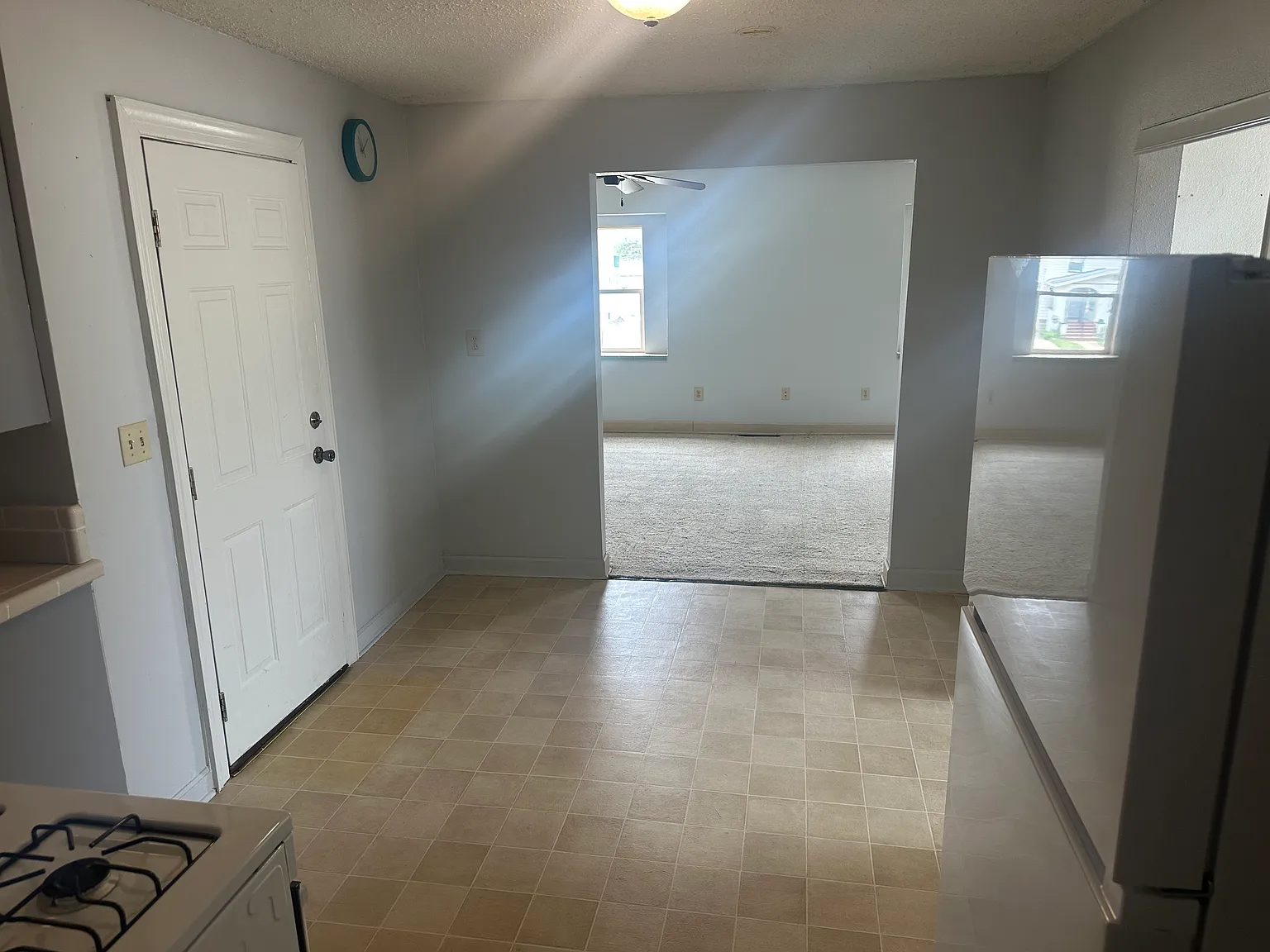 3 bed, 1400 sqft, $1,500 — Photo 2