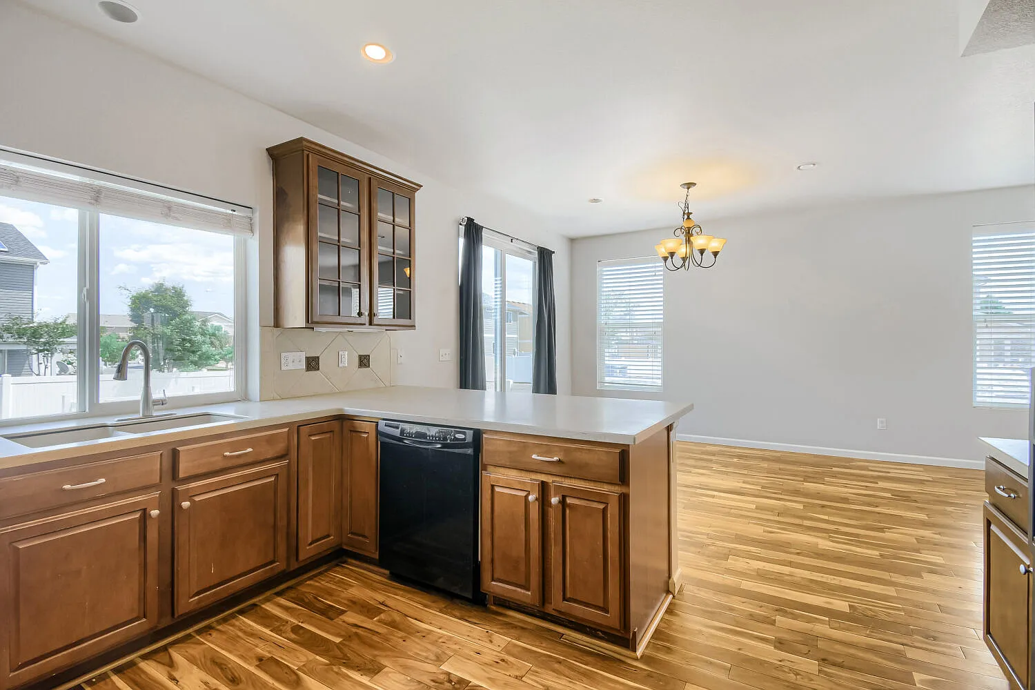 3 bed, 2.5 bath, 1751 sqft, $2,800 — Photo 4