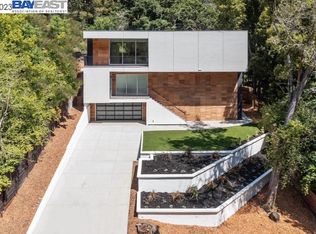 6034 Thornhill Dr, Oakland, CA 94611