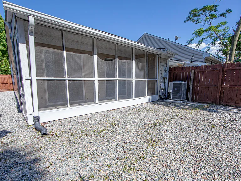 817 Chalk Ct — Photo 15