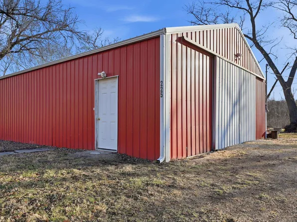 225 S 4th St, Quenemo, KS 66528