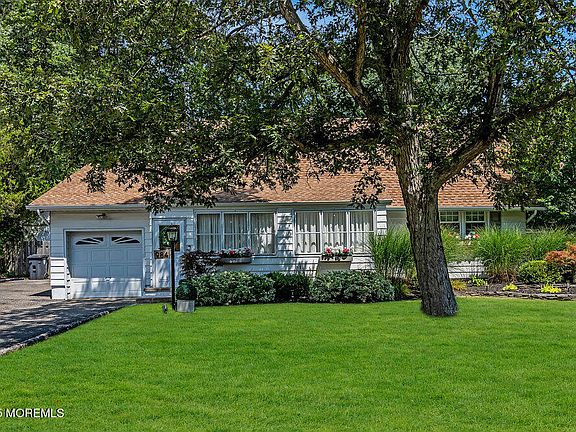 2nd image of 984 Westminster Drive