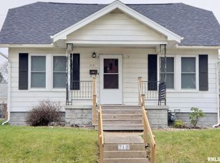 318 10th St, Silvis, IL 61282