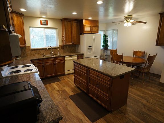 2nd image of 14675 Country Ln