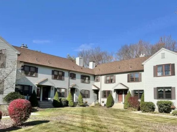 212 Village Dr