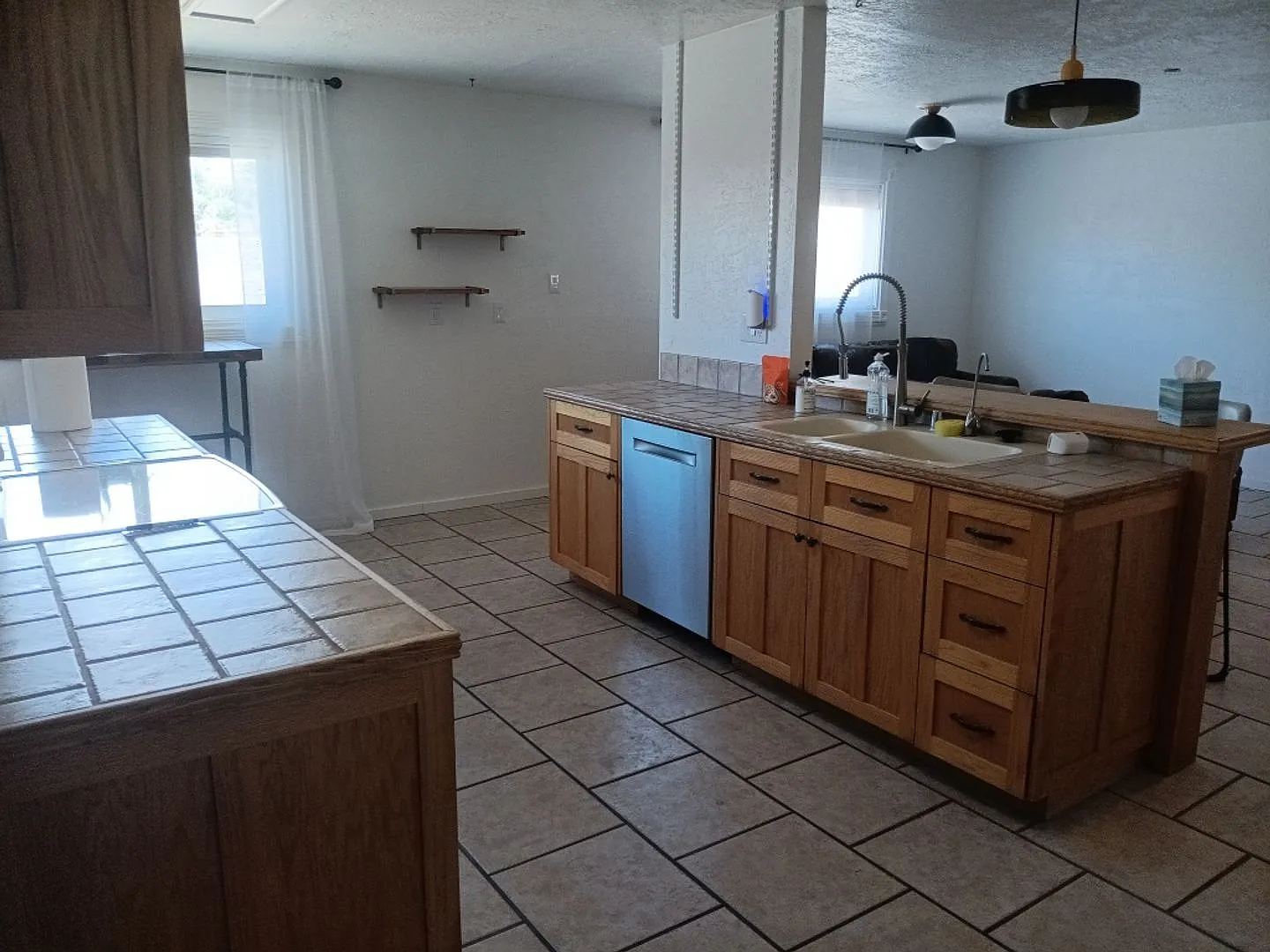 3 Bedroom, 1.5 Bathroom Home! Schedule a Showing! — Photo 2
