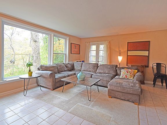 2nd image of 54 Orchard Ln