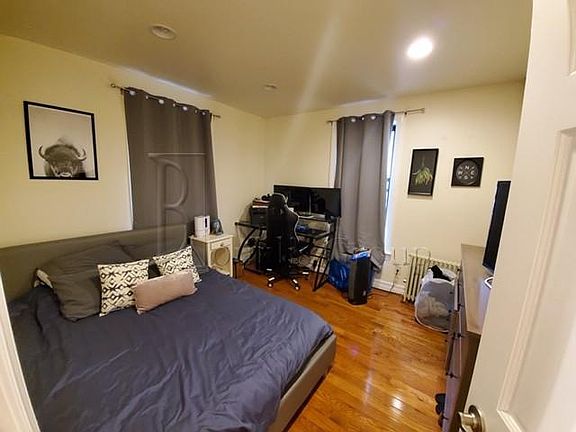 3rd image of 3516 31st Ave #1D