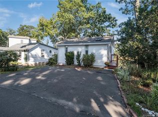 29 Waverly Park Rd, Branford, CT 06405