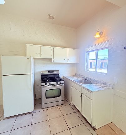 3rd image of 240 W Sahuaro St APT 1