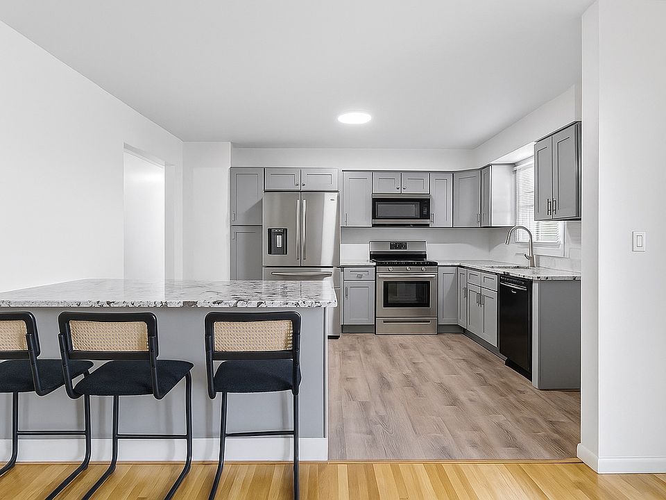 1st image of 60 Garden Ave