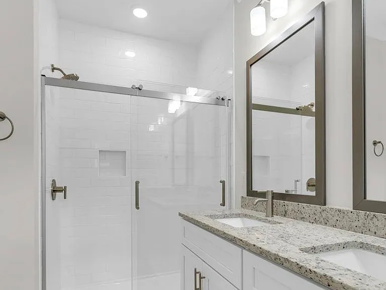181 Circle Dr W — Photo 23