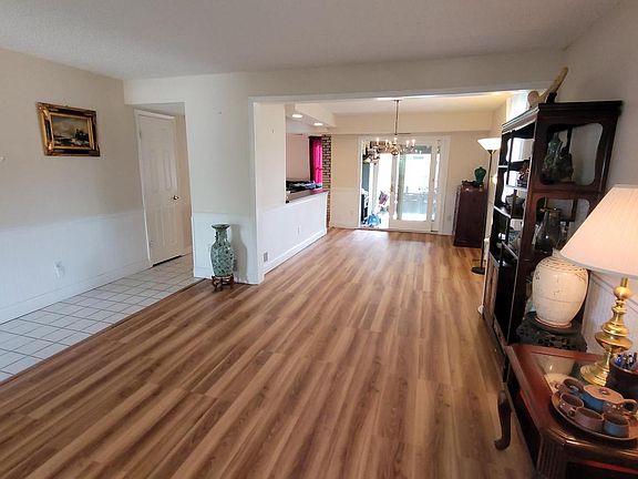 5th image of 6433 Lenox Ct