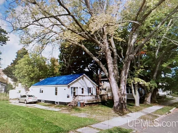 432 Fulton St, Kingsford, MI 49802