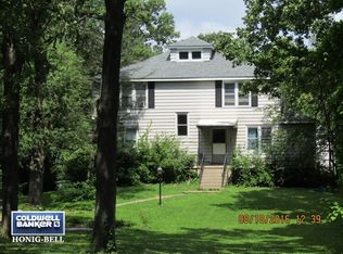 346 Riverview Dr, South Elgin, IL 60177