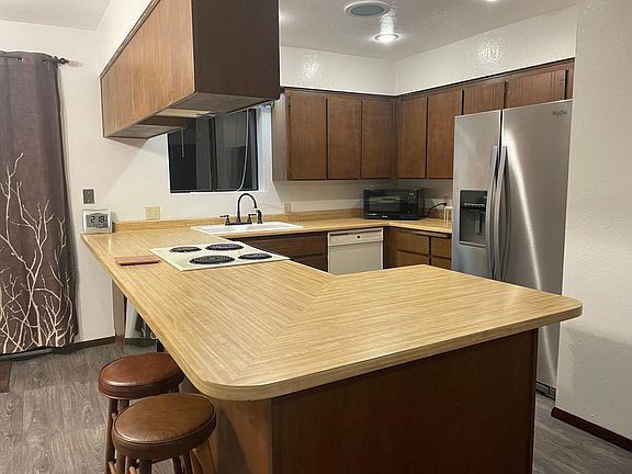 4th image of 527 E Bennett Dr