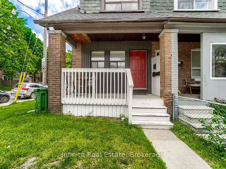 655 Coxwell Ave — Photo 15