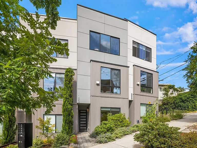 7439 Latona Ave NE — Photo 24