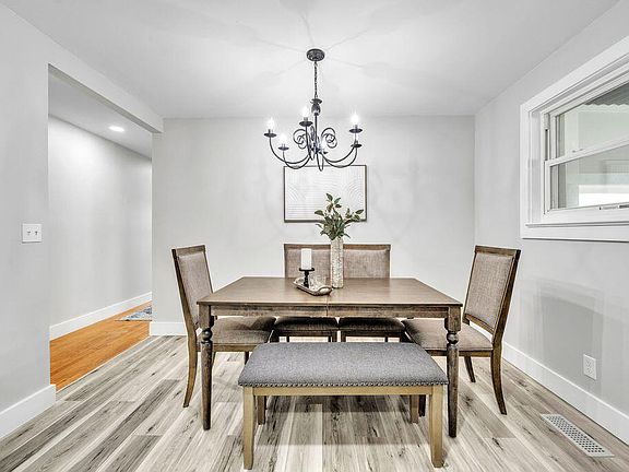 3rd image of 7803 Middle Valley Rd