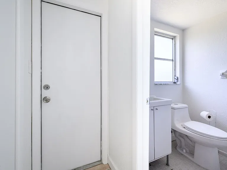 510 Sharon Cir — Photo 15