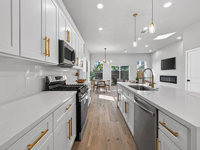 4115 Yale St — Photo 10