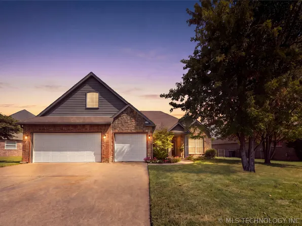 26585 Columbia Crest Dr, Claremore, OK 74019