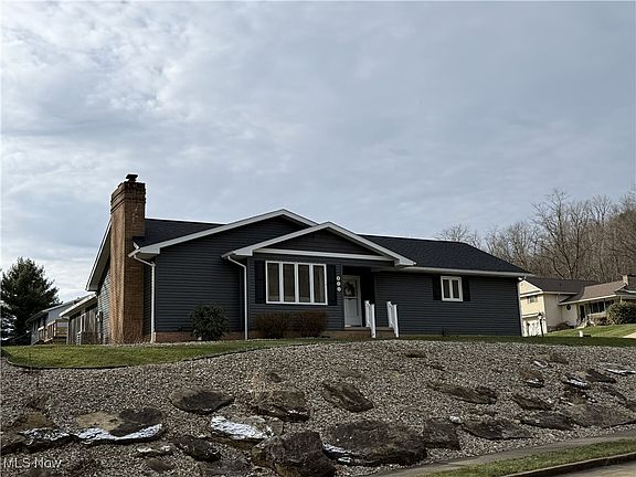 2nd image of 568 Lockport Ave SW