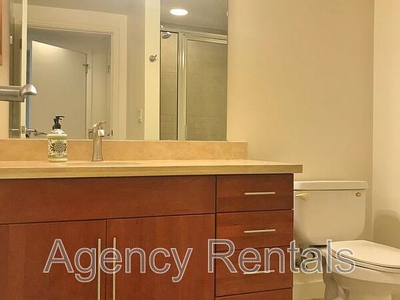 4th image of 600 Queen St APT 1404