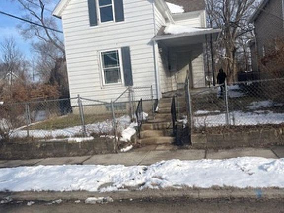2nd image of 1233 Van Buren St