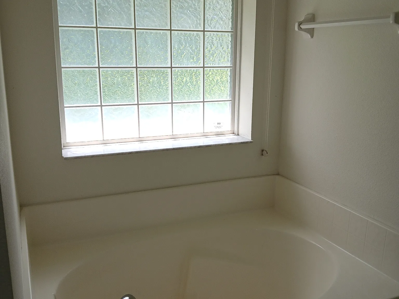 4 bed, 3000 sqft, $2,550 — Photo 4