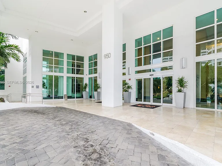 951 Brickell Ave #2100 — Photo 26