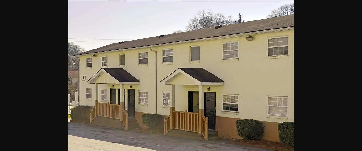 Manor III Apartments — Photo 3