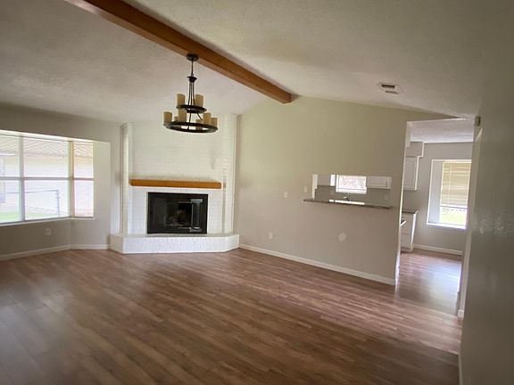 3rd image of 17 Robinhood Ln