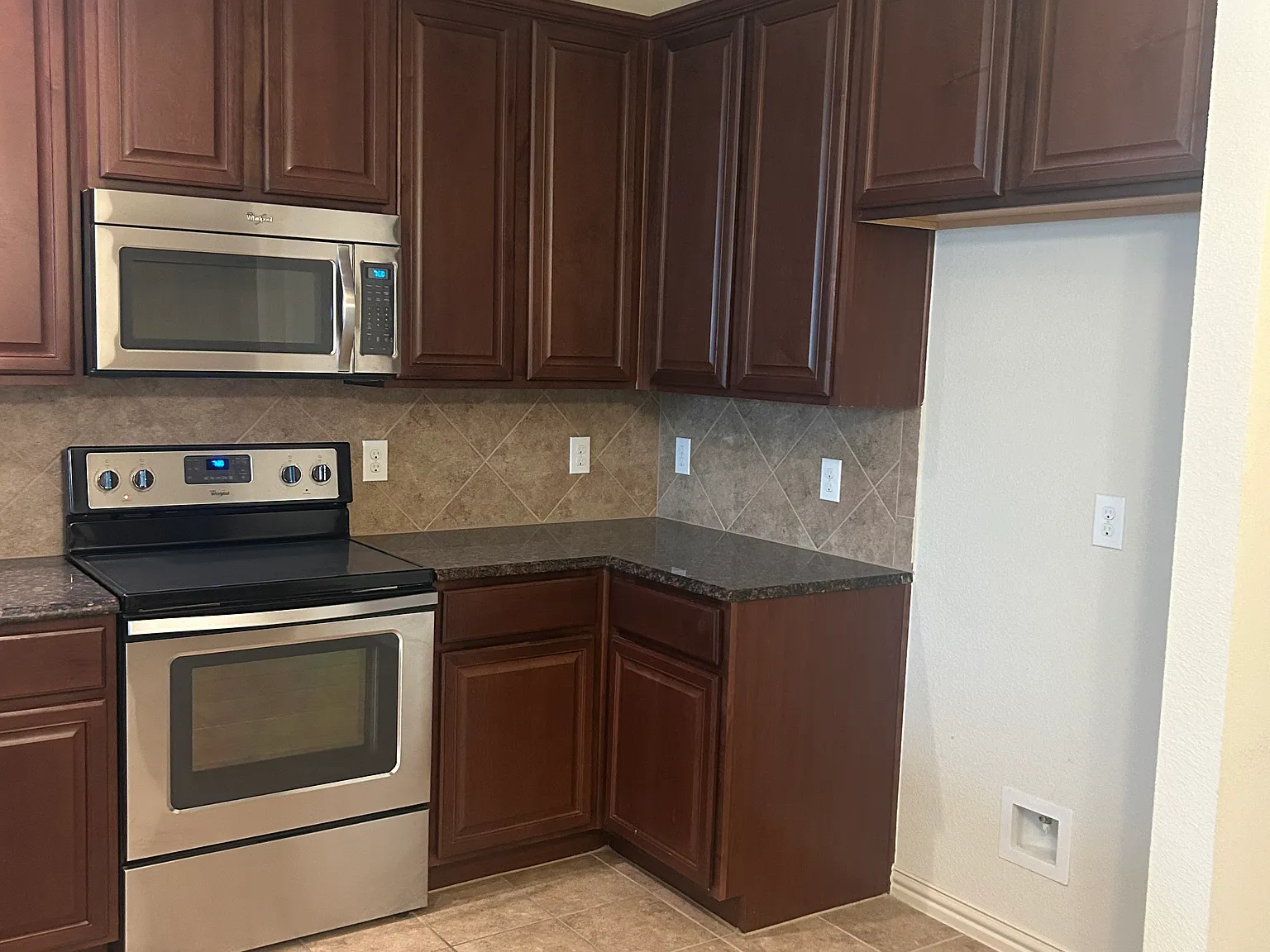 3 bed, 1498 sqft, $2,100 — Photo 3