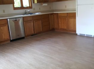 819 Kendall Ln, Lake Geneva, WI 53147