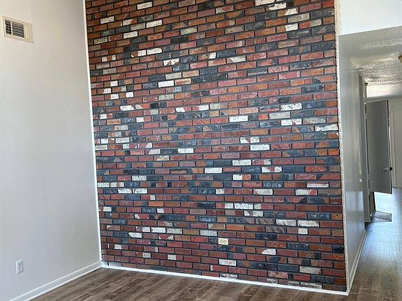 2nd image of 106 Vincent Cir