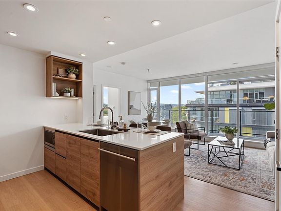 4th image of 369 Tyee Rd #908